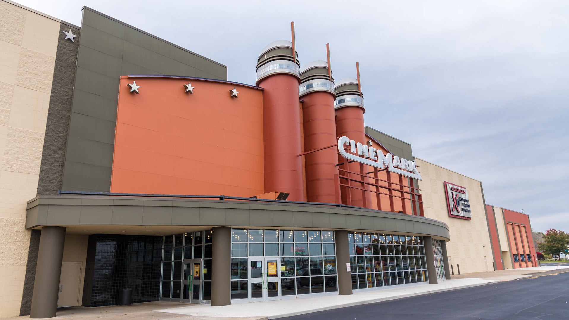 Cinemark Tinseltown USA & XD Visit Canton